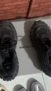 Balenciaga  defender