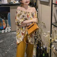 เสื้อเชิ้ตผ้าชีฟองแขนสั้นผู้หญิงฤดูร้อนปี 2022 แขนพองลายดอกไม้ ทรงหลวม คอวี แขนสั้น แขนพอง เสื้อผ้าท