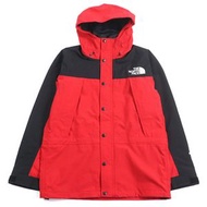 The North Face Mountain Light Jacket (NP11834)，成色極佳。這款夾克採用刺繡logo、GORE-TEX雙層結構、雙層門襟、拉鍊內膽和防水外殼。有紅色和黑色可