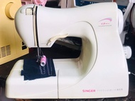 singer Qtie sewing machine, portable heavy duty can sew any kinds of fabric like maong,jeans,kurtina,ponda at iba pa very easy to operate pwidi s baguhan &amp; expert... highly recommended for beginners