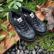 sepatu running/gunung discovery expedition size 42