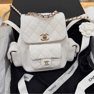 ✨Chanel 白色duma 後背包 今年購證99新 晶片款🤍