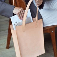 【雜誌肩背包 Magazine bag】植鞣皮革/ A4/ 13寸筆電 / 簡約