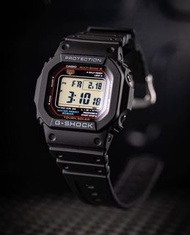 復活節限定超特價。元祖經典紅圈 GW-M5610u-1  白色燈 U版新版 跳字正方 太陽能 六局電波 。CASIO G-SHOCK 正品正貨有保養。