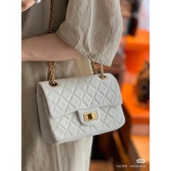 Diamond Shoulder Bag with Cowhide Leather and Chain Strap CQ67