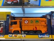 BRUDER1:16橘垃圾車