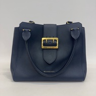 Burberry/巴寶莉藍色the buckle手提單肩包。