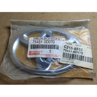 Original Toyota Yaris Rear Emblem Logo 75431-0D070 - 75431-YARIS Parts