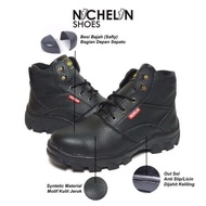 HIGH QUALITY SAFETY SHOES SUITABLE FOR PROJECT WORKS MODEL 008, IRON TOE PROTECTS FROM ALL IMPACT, C