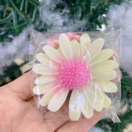 Mallorie Au hanging candle - cute little chrysanthemum
