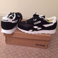 reebok  CL Nylon黑白配鞋款