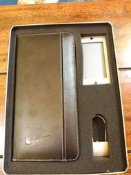 耐吉Nike多功能皮夾，護照夾行李牌，簡易鎖