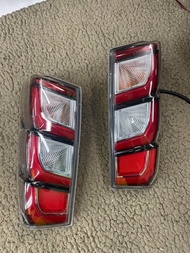 ไฟท้าย dmax 2023 2024 2025 oem สีแดง และ สีโสค ไฟท้ายเดิม Isuzu Dmax