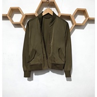 Bomber Jacket Gu uniqlo Ijo army size M