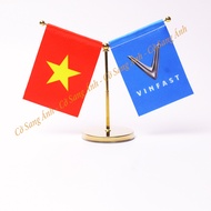 Bộ cờ để taplo xe oto Loại cắm 2 cờ vinfast và cờ việt nam