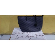 Age free tote bag