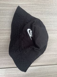 Nike 黑色漁夫帽