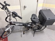 低調電動摺疊車連大尾箱 軟坐墊