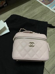 🈹 Chanel vanity case 櫻花粉紅牛皮化妝盒包  長盒 22s not small leather good