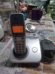 Panasonic 無線電話 kx tg7200hk 操作正常 可以電話打出和打入的  顯示器只有發光
