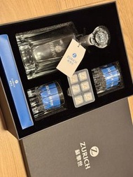 蘇黎世保險威士忌套裝(Zurich Insurance) whiskey品牌禮品套組 水晶酒瓶、兩支水晶威士忌杯以及 一盒冰塊模具或不鏽鋼冰塊