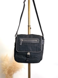 【 日本直送 名牌中古包 】PRADA 普拉達 側背包 黑色 三角標誌 前釦 尼龍 皮革 vintage bcdpsd