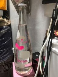 Evian 特別版礦泉水