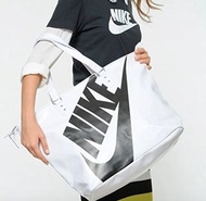 【3.3折】全新Nike白色人造皮托特包