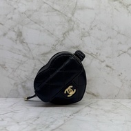 CHANEL黑金愛心手臀包/31