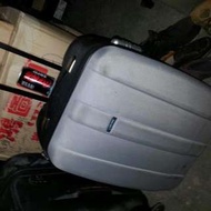 22 inch hand carry on into flight luggage, 22 吋行李箱，屯門交收, trade in tuen.mun.station