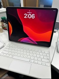 iPad Pro 12.9 2018 with official Magic Keyboard