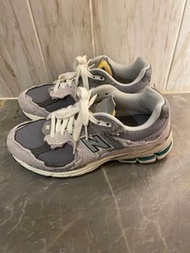 New balance 2002r