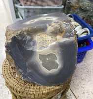 Natural Grey Banded Agate with Druzy Core | ก้อนหินอาเกต งานดิบ Rare Item