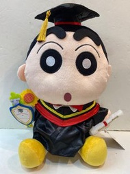 現貨蠟筆小新畢業公仔