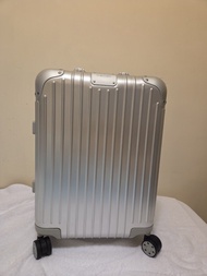 RIMOWA 銀色手提行李箱 （正貨）