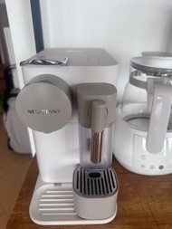 Nespresso (Delonghi)  Coffee machine