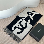CHANEL 24K黑白拚色圍巾