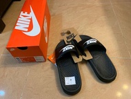 Nike拖鞋
