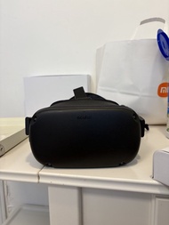 Oculus quest 1 Headset 64G with 2 Controllers