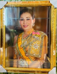 กรอบรูปพร้อมภาพพระราชินีในรัชกาลที่10 ขนาด15*20นิ้ว