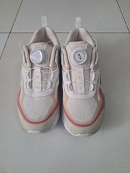 FILA 兒童運動鞋 旋鈕設計