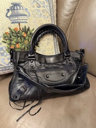 多年正版正貨商標門市現貨 可免息分期  Balenciaga black classic first city bag 巴黎世家 黑色  袋  黑色皮革 袋 腋下包 手袋   經典