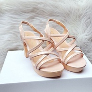 9cm sandal high heels. Elastic back hugs the foot. Wear your feet comfortably.