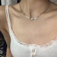 Silver star necklace / necklace