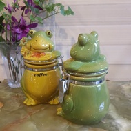 Hủ đựng đồ hình Chú ếch xanh vẽ tay của Boston Warehouse