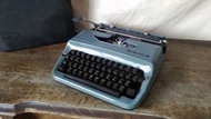 「All DeLuxe」便攜式打字機 — 古物舊貨、早期古道具、古董科技收藏
