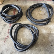 BMW E82 DOOR RUBBER ORIGINAL USED FROM JAPAN