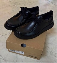 全新 英國購入 中童男裝 Clarks 黑色皮鞋, 返學鞋, 舒適鞋墊, size UK 4.5, US 5碼