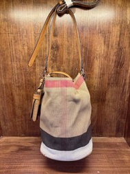 Burberry 格紋水桶包