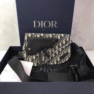 Dior男斜背包